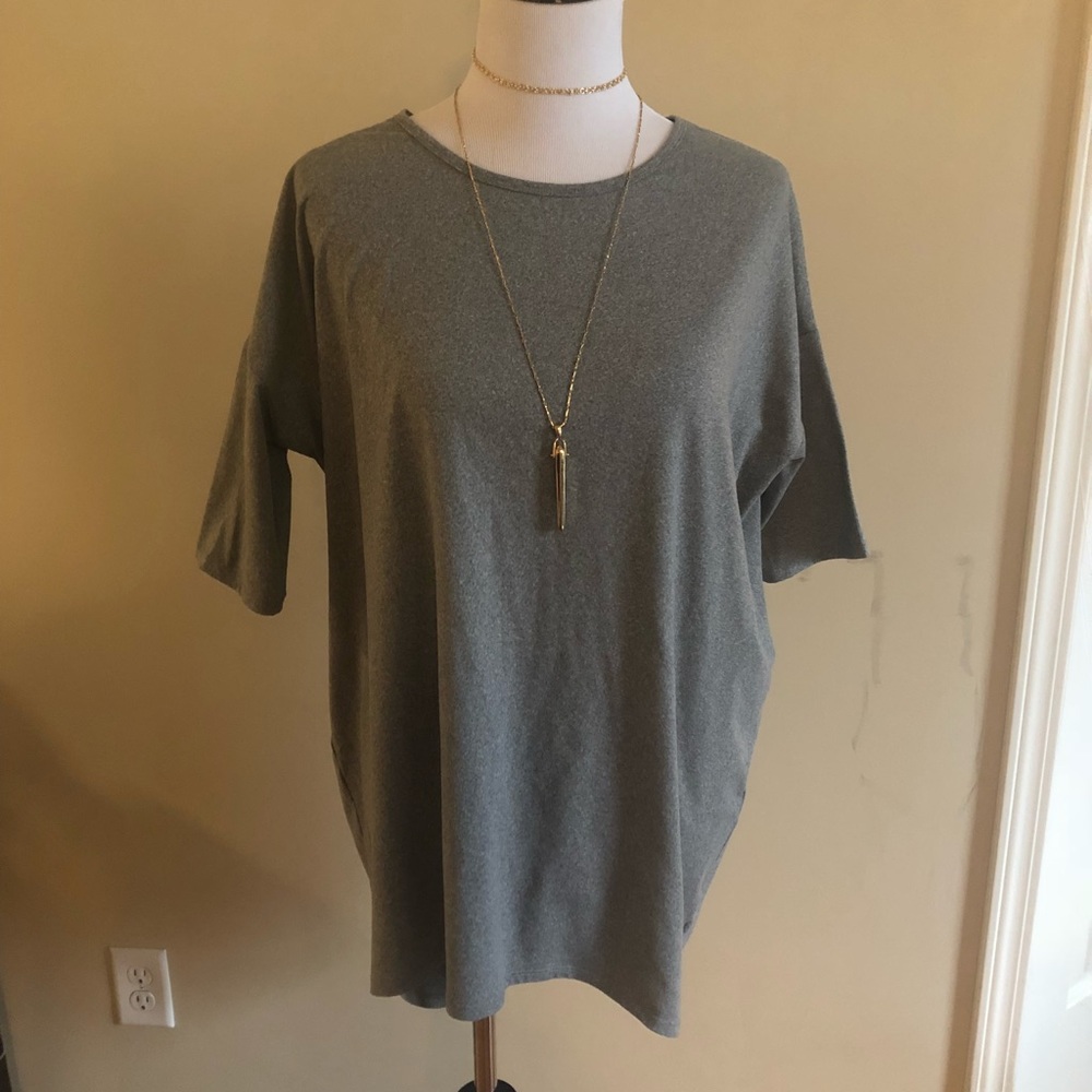Lularoe Tunic Tee never worn runs large